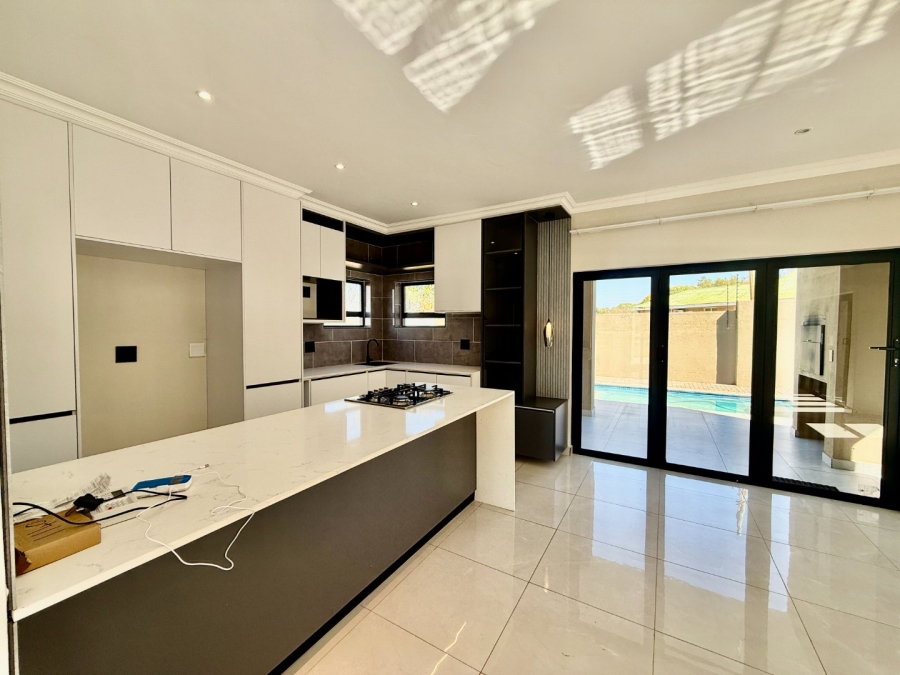 To Let 4 Bedroom Property for Rent in Melodie North West